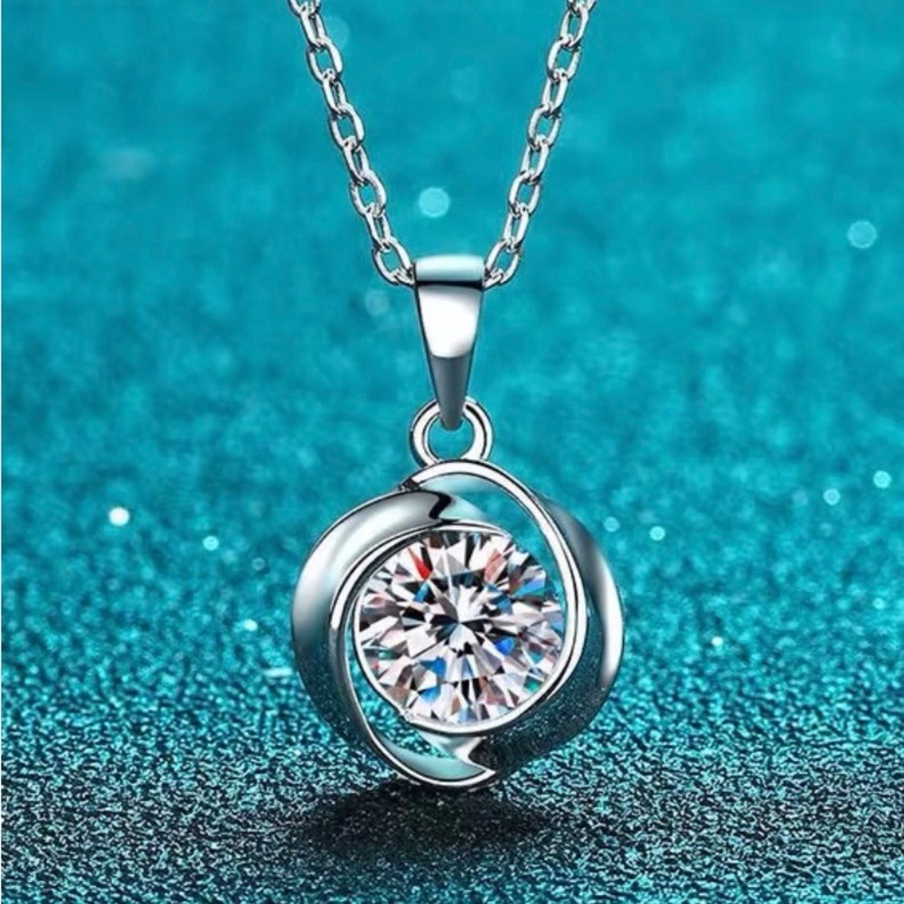 Elegant Silver Necklace with Moissanite Pendant